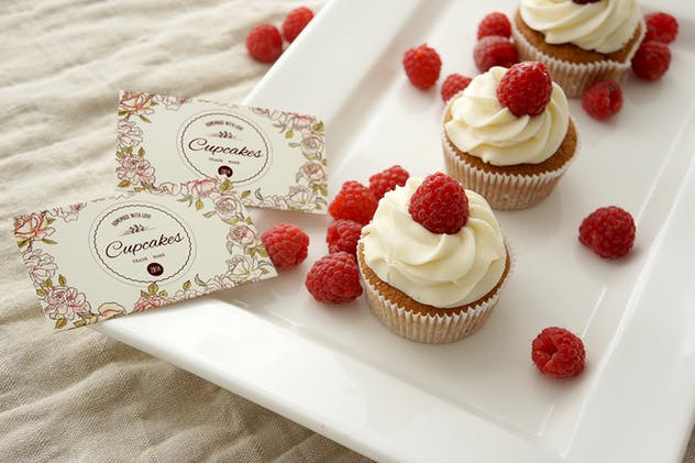 甜品蛋糕品牌标签样机模板 Cupcake Mockup插图(2)