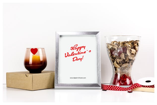 情人节主题画框相框样机模板 Frame Mockup – Valentin`s Day Theme插图(4)