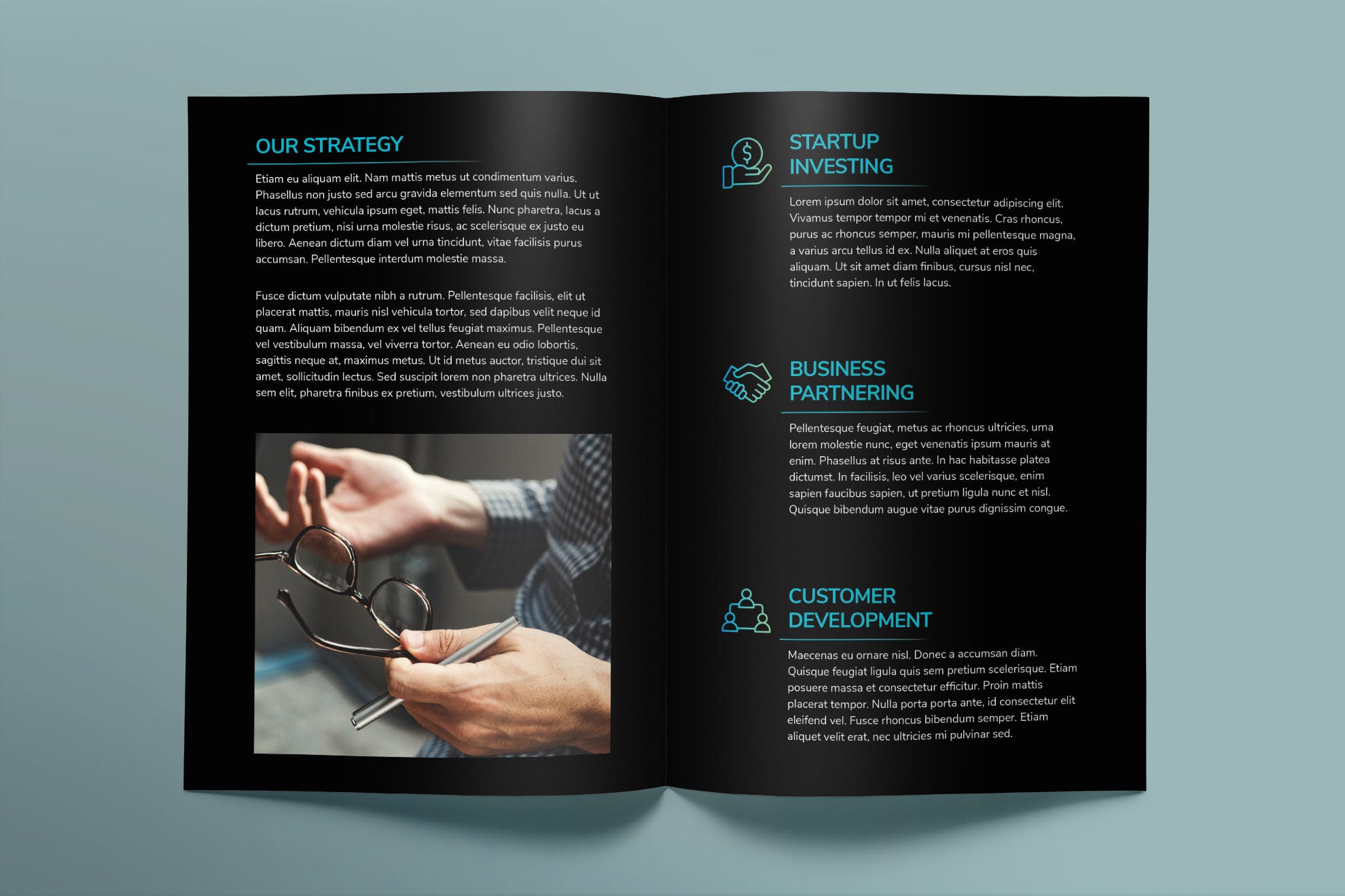 高科技公司对折页宣传单设计模板 Tech Startup Brochure Bifold插图(2)