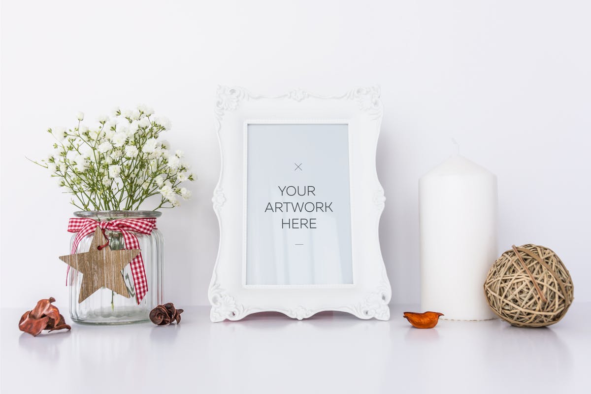 蜡烛＆鲜花装饰白色画框样机 White Frame Mockup with Candle & Flowers插图