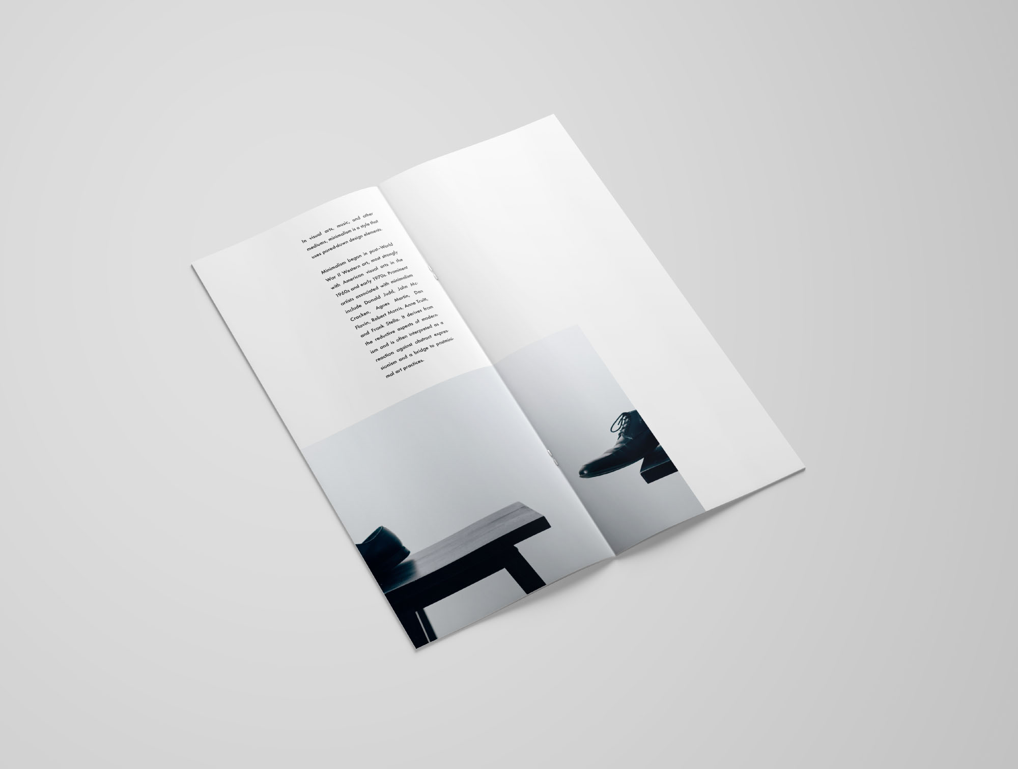 垂直宣传册设计印刷效果PSD样机模板 Vertical Brochure Mockup插图(3)