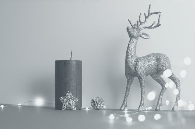 圣诞节主题白色边框画框相框样机 Christmas White Picture Frame Mockup插图(4)