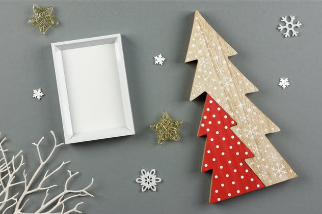 圣诞节主题白色边框画框相框样机 Christmas White Picture Frame Mockup插图(1)