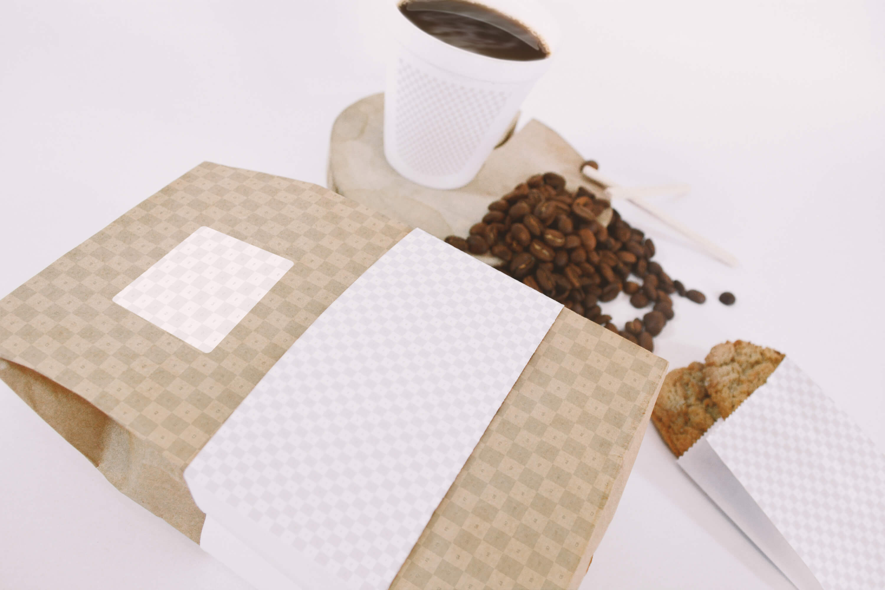 咖啡豆纸袋和咖啡纸杯包装设计透视俯视图样机 Coffee Bag and Cup Mockup Perspective Top View插图(1)