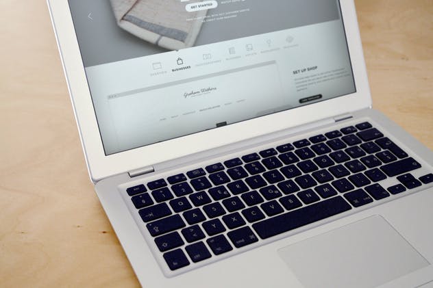 Web应用程序UI设计展示笔记本电脑样机 Laptop Display Web App Mock-Up插图(4)
