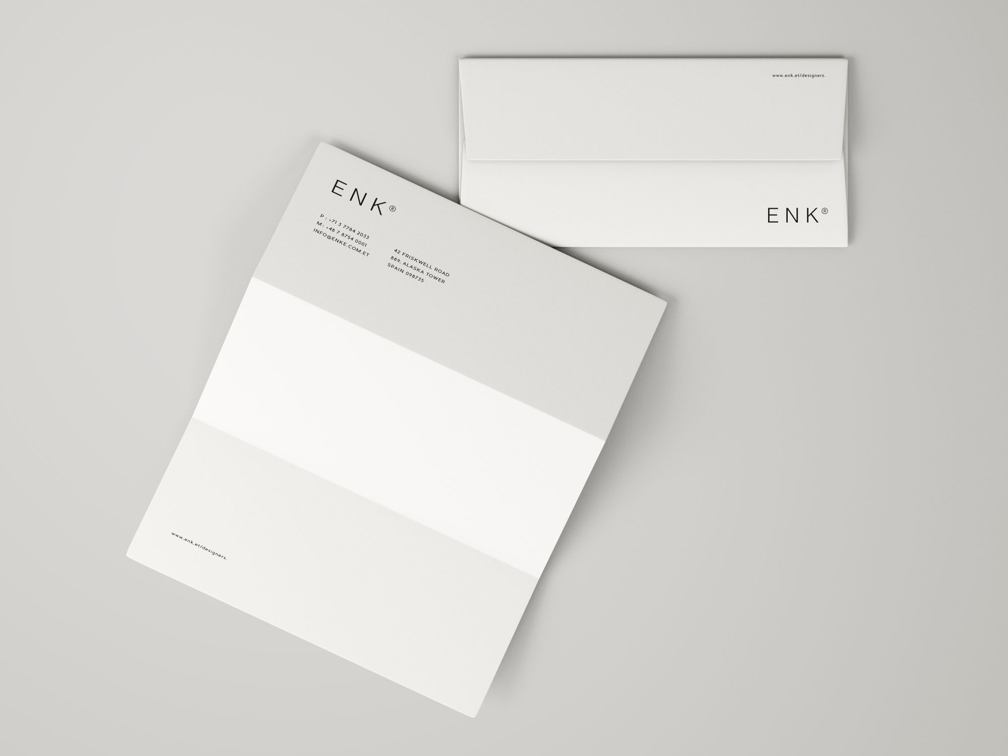 企业信封和A4信纸信头设计图样机 Envelope and A4 Folded Letterhead Mockup插图