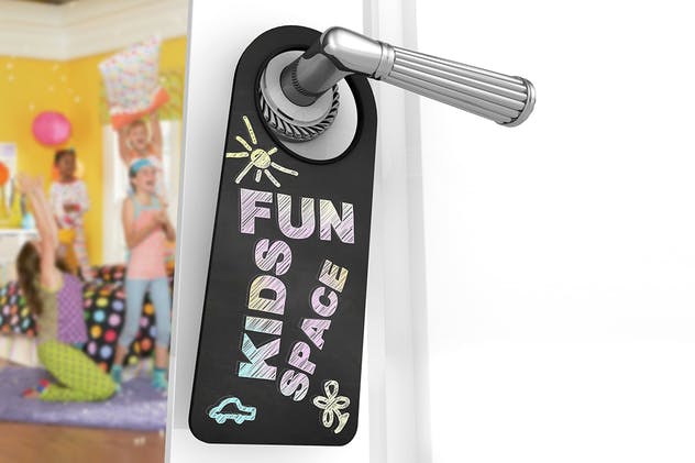 门钩门把手粉笔艺术字体吊牌样机模板 Chalkboard Door Hanger Mock-Ups插图(3)