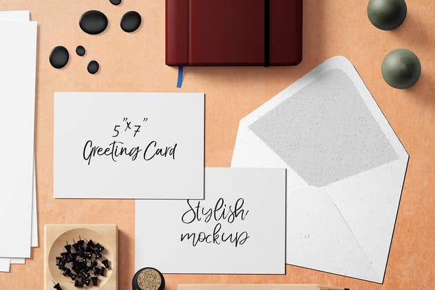 极简的贺卡/明信片样机套装V1 7×5 Greeting Card / Postcard Mockup Set 1插图(5)