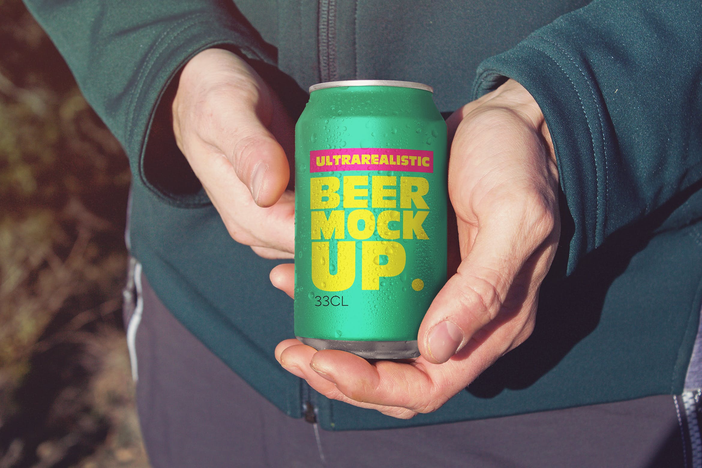 啤酒易拉罐包装外观设计图素材库精选 Snuggled up Beer Can Mockup插图
