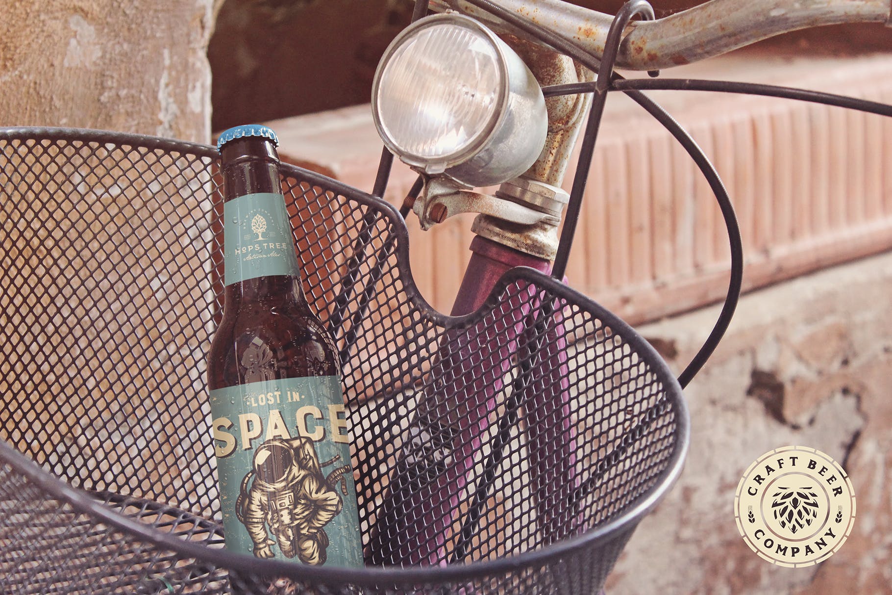 自行车篮啤酒瓶设计图16设计网精选 Bike Basket Beer Mockup插图(3)