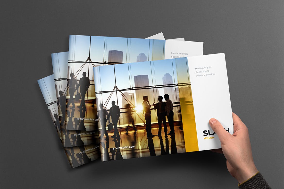 横版设计风格企业宣传册/企业画册内页版式设计样机非凡图库精选 Landscape Brochure Mockup插图(7)