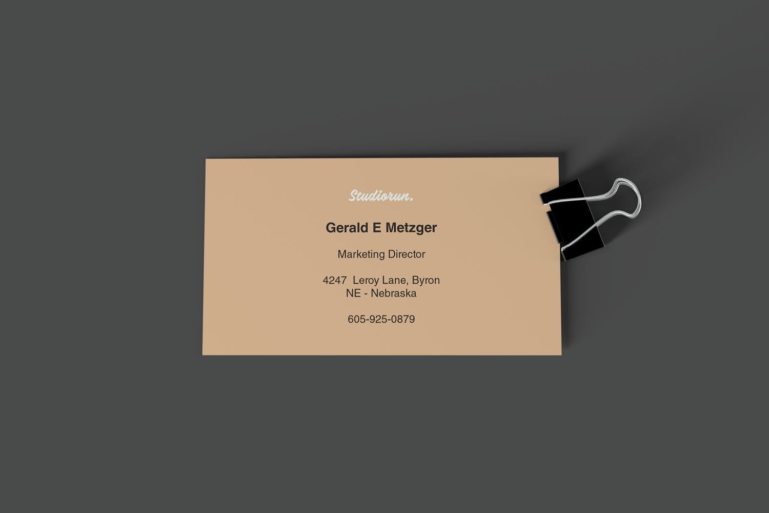 牛皮纸名片版式设计图16设计网精选 Business Card Mockups插图(2)
