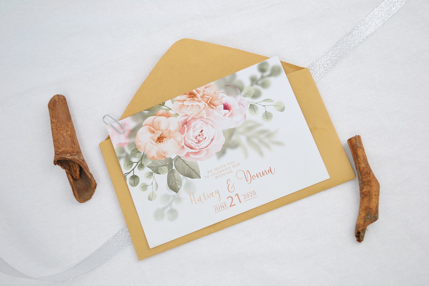 婚礼邀请函设计效果图样机非凡图库精选模板v2 Realistic Wedding Invitation Card Mockup V2插图(3)