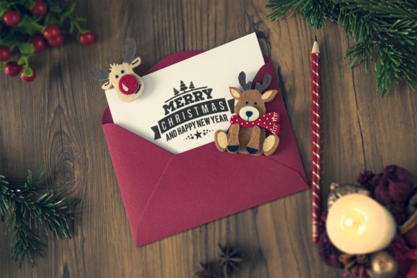 圣诞节信件/贺卡设计图样机模板 Christmas letter mockup