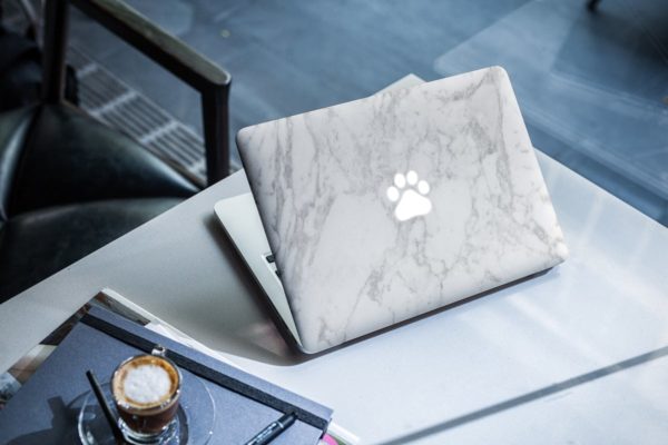 Macbook A面定制外观样机模板 MacBook Skin Mock-Up