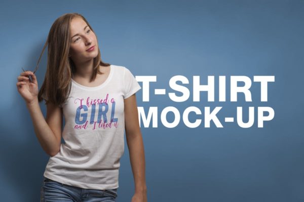 女模特时尚圆领T恤服装样机 Crew Neck T-shirt Mock-up Female Version