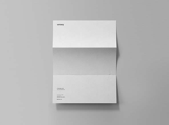 折叠信纸设计预览效果图样机 Folded Letter Mockup