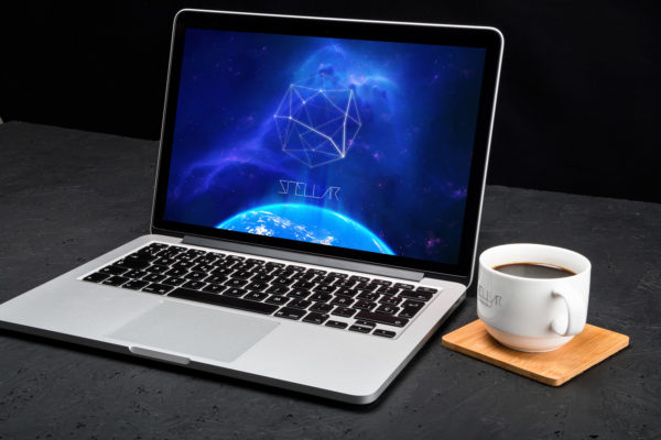 13寸MacBook Pro苹果笔记本电脑屏幕设计样机模板02 MacBook Pro Retina 13 Mockup 02