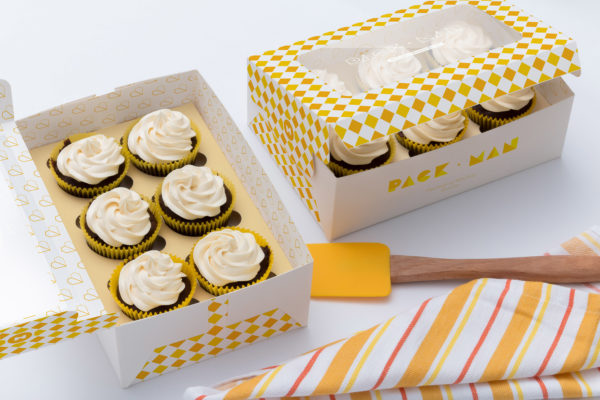 六只装纸杯蛋糕烘焙店包装盒设计效果图样机03 Six Cupcake Box Mockup 03
