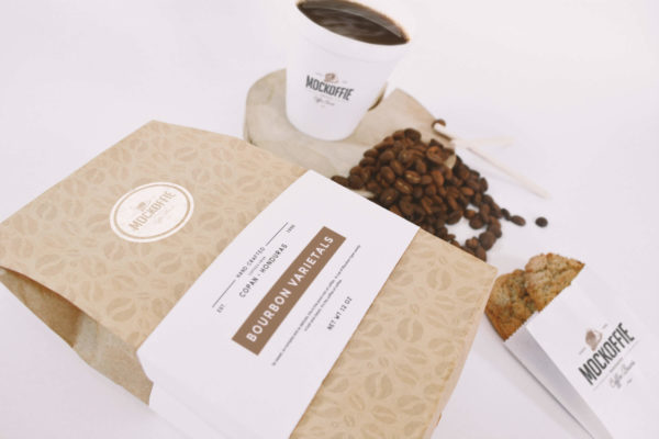 咖啡豆纸袋和咖啡纸杯包装设计透视俯视图样机 Coffee Bag and Cup Mockup Perspective Top View