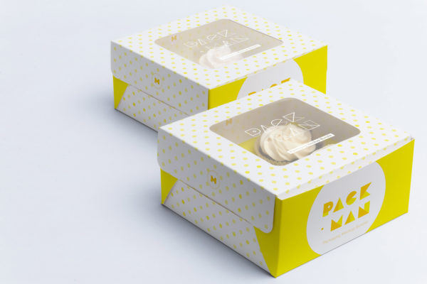 四个装纸杯蛋糕甜品礼盒包装设计样机03 Four Cupcake Box Mockup 03