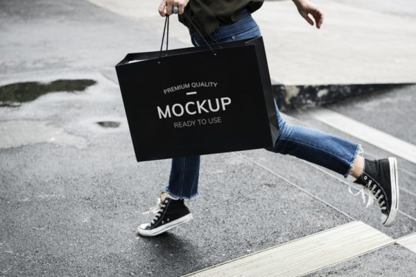 促销广告购物袋纸袋样机 Sale advertisement designs Mockup