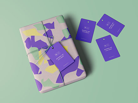 礼品包装设计效果图样机 Wrapped Gift Mockup
