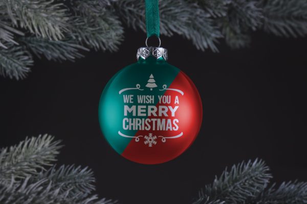 圣诞节装饰球样机模板 Christmas ball ornament mockup