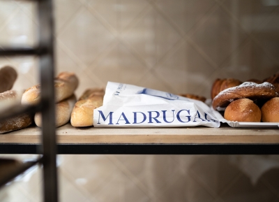 LA MADRUGADA面包店品牌视觉设计普贤居素材网精选
