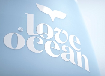 保护海洋理念，鲸鱼尾瓶造型的Love Ocean沐浴产品包装设计素材中国网精选