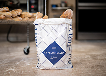 LA MADRUGADA烘焙店品牌形象设计16设计网精选