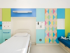明亮的色彩：谢菲尔德儿童医院病房设计16图库网精选