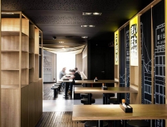 时空穿越感的怀旧壁画 法国日式餐厅NOBINOBI普贤居素材网精选