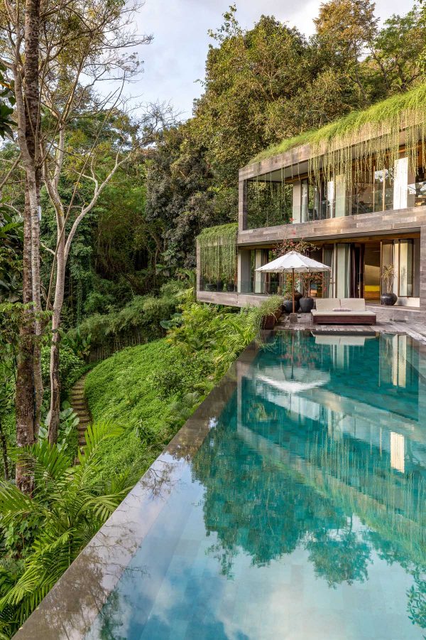 与自然拥抱：巴厘岛丛林豪华度假豪宅