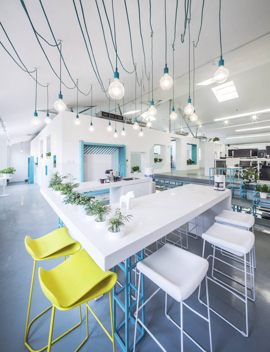 绿色植物点缀的纯净白蓝空间:MAT Office北京办公室设计