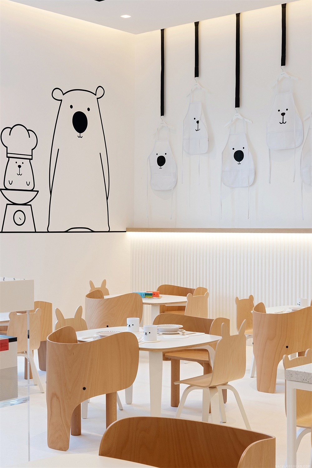迪拜白熊儿童餐厅设计