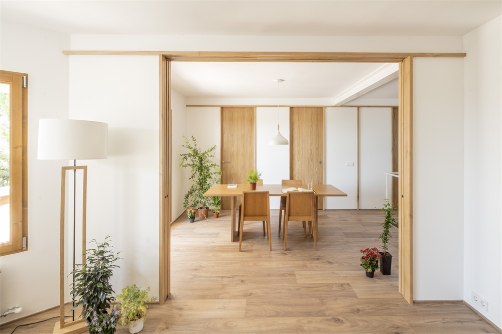 舒适自然的木质 西班牙Brava海岸住宅设计