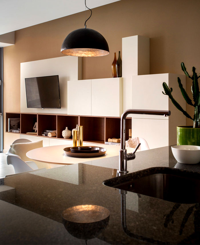 温暖的色彩和精细的质感：乌克兰现代公寓装修设计