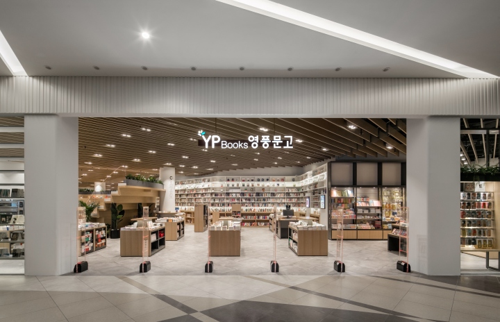 Square One YP Books书店室内空间设计