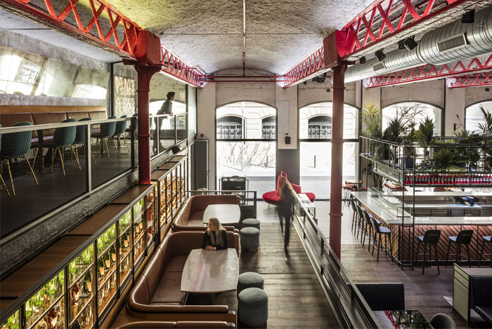 巴塞罗那EL MAMA复古艺术风格餐厅设计