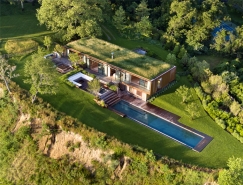 绿色植被覆盖屋顶的Hampton海湾豪宅设计普贤居素材网精选