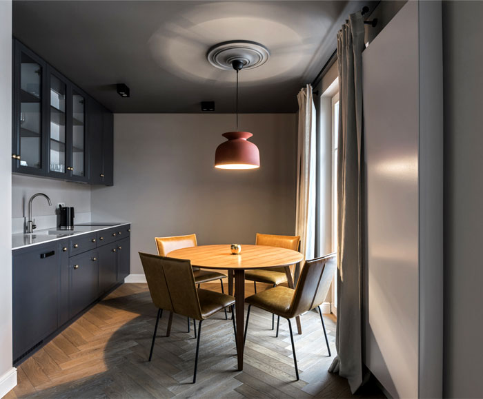 现代和古典风格之间的平衡：立陶宛精致公寓设计