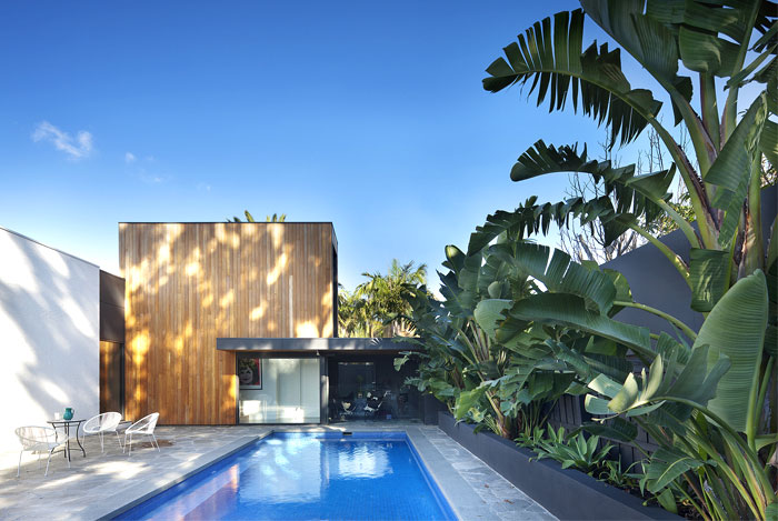 带游泳池的美丽庭院:澳大利亚现代别墅设计